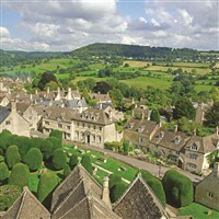 CHRISTMAS IN THE COTSWOLDS