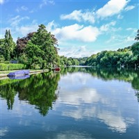 THAMES RIVER CRUISE, WINCHESTER AND DENBIES VINEYARD